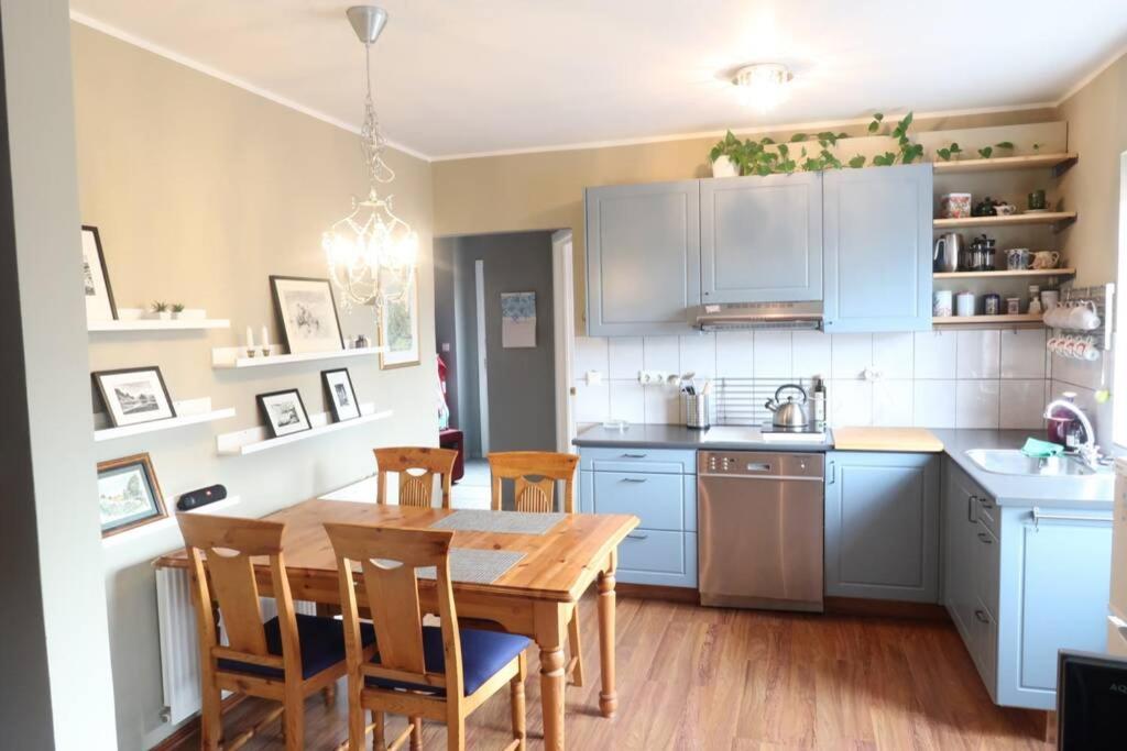 Warm And Welcoming Flat Downtown Akureyri Apartment Exterior photo